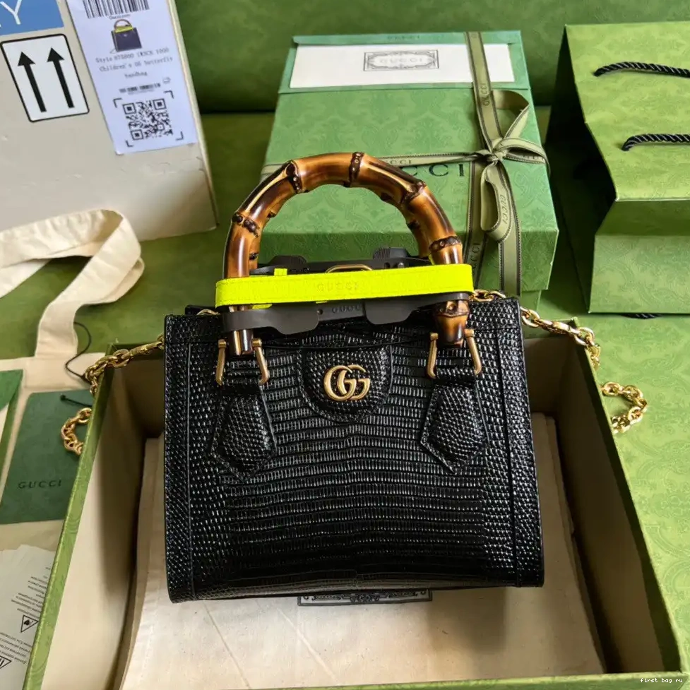 First bag ru Gucci Diana bag lizard mini 0705
